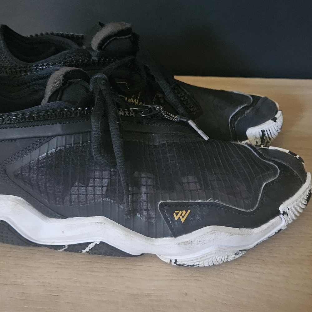 Men's Black Athletic Shoes